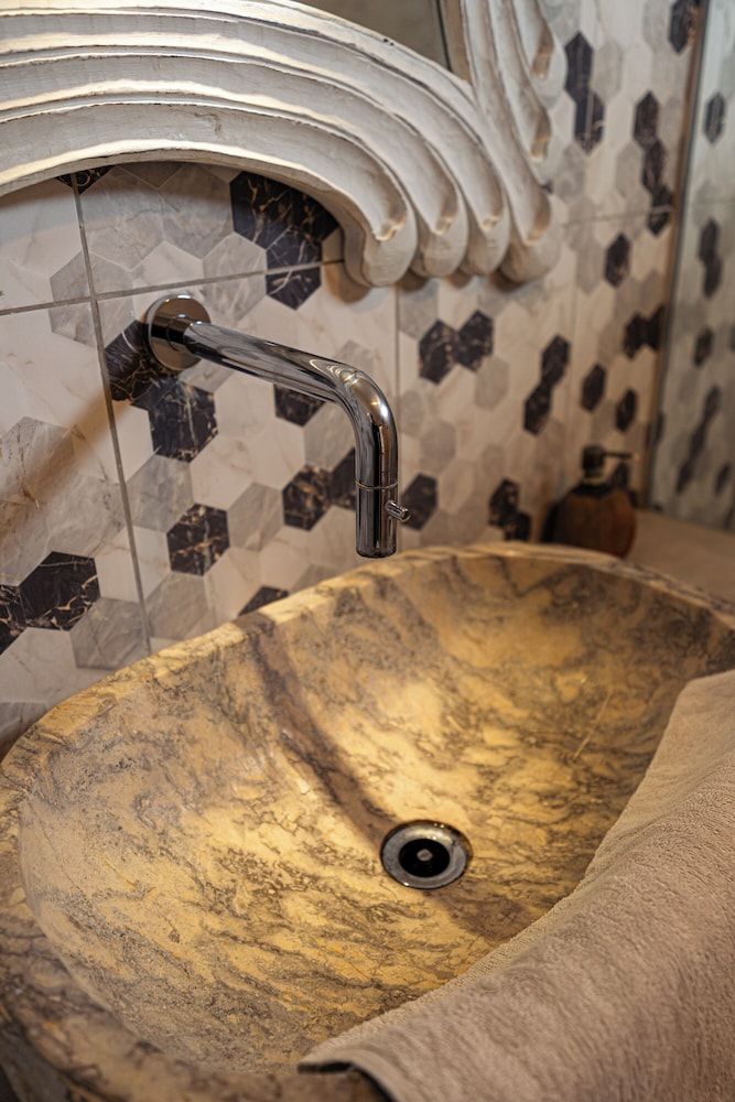 Komodo Suites Downtown Deluxe Double Room, City View 11