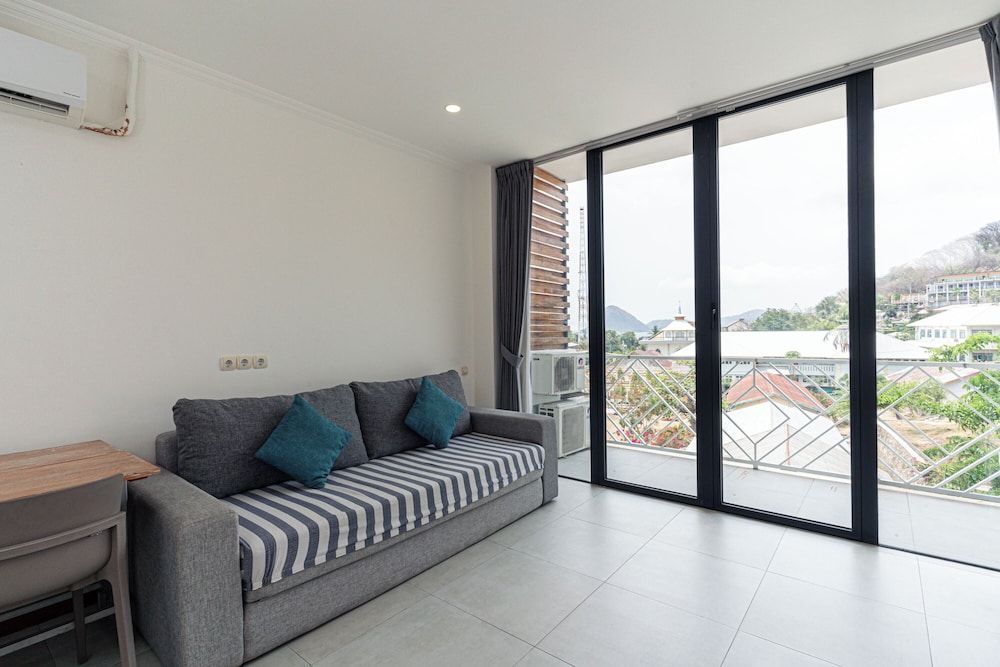 Komodo Suites Downtown Deluxe Double Room, City View 10