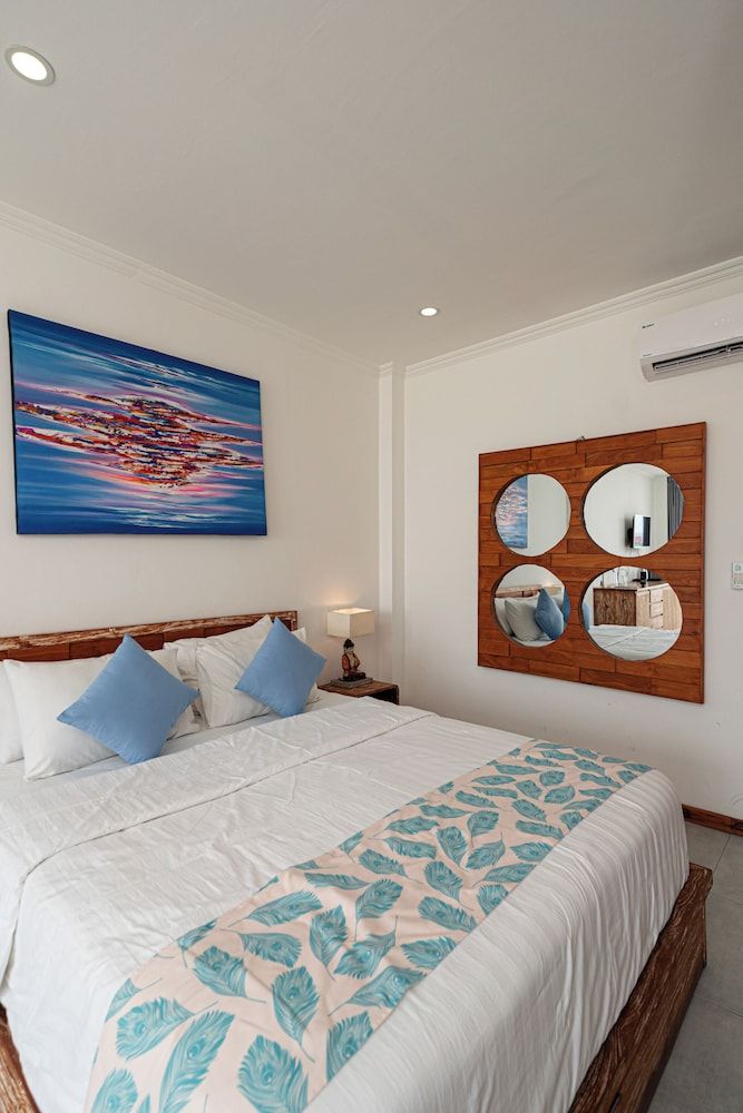 Komodo Suites Downtown Deluxe Double Room, City View 6