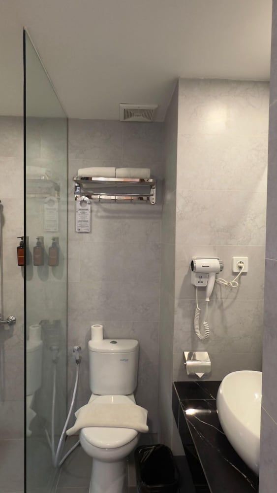 Azana Style Hotel Tulungagung Junior Twin Room 3