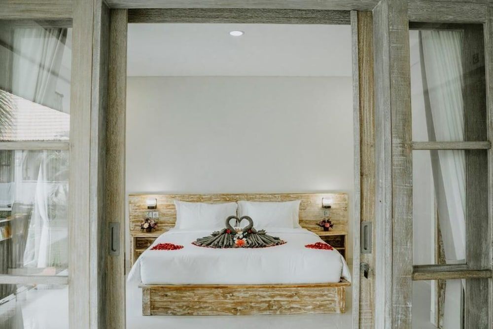 Deluxe Double Room, Pool View