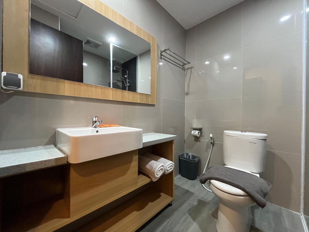 Front One Boutique Adria Boyolali Deluxe Twin Room 6