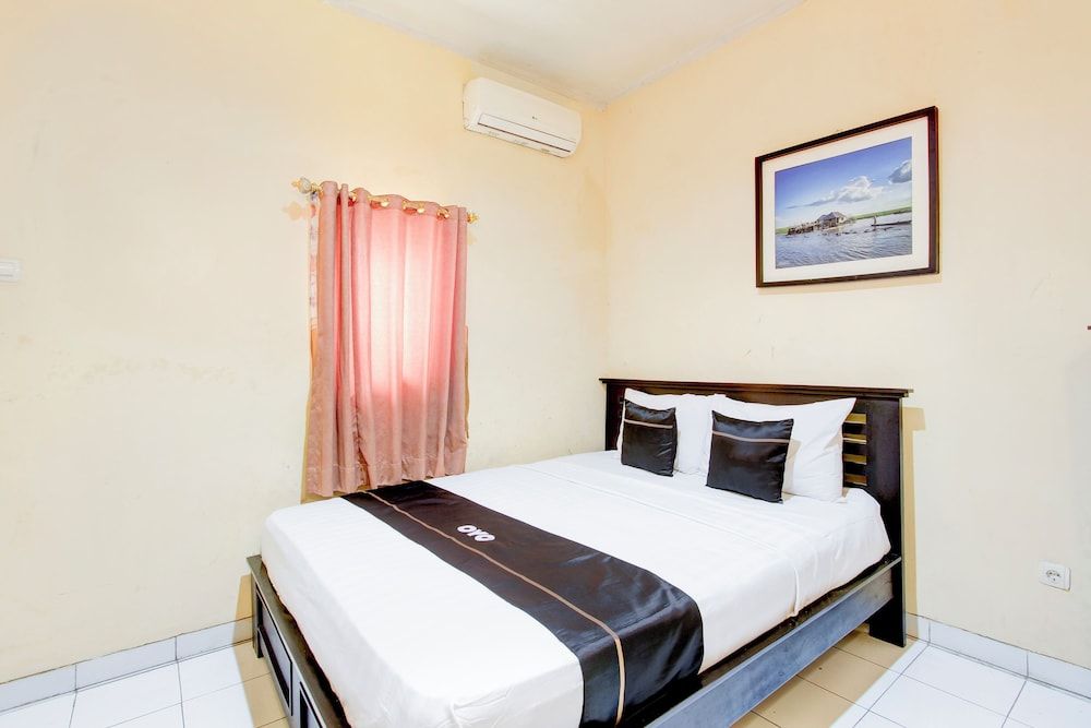Collection O Stasiun Pekalongan Near Stasiun Kereta Api Formerly Hotel Indah Deluxe Double Room 7
