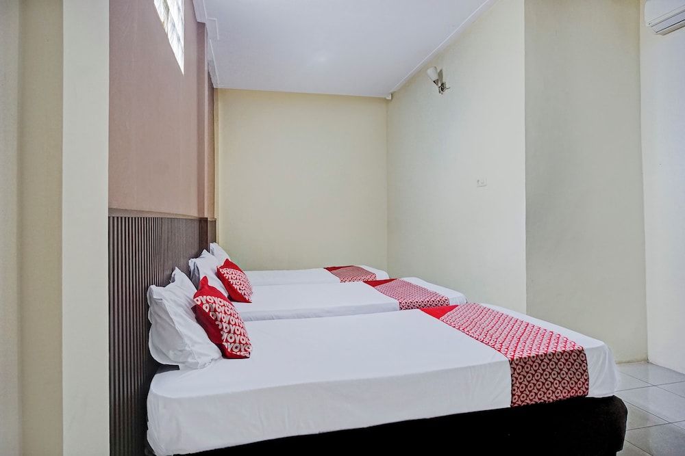 Hotel O Kuta Alam Near Masjid Oman Al-Makmur Formerly Daka Hotel Deluxe Triple Room 3