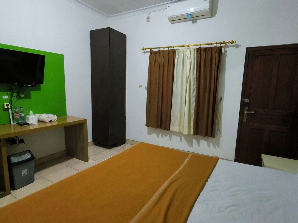 Bandengan Beach Hotel Jepara 2 Deluxe Double Room 4