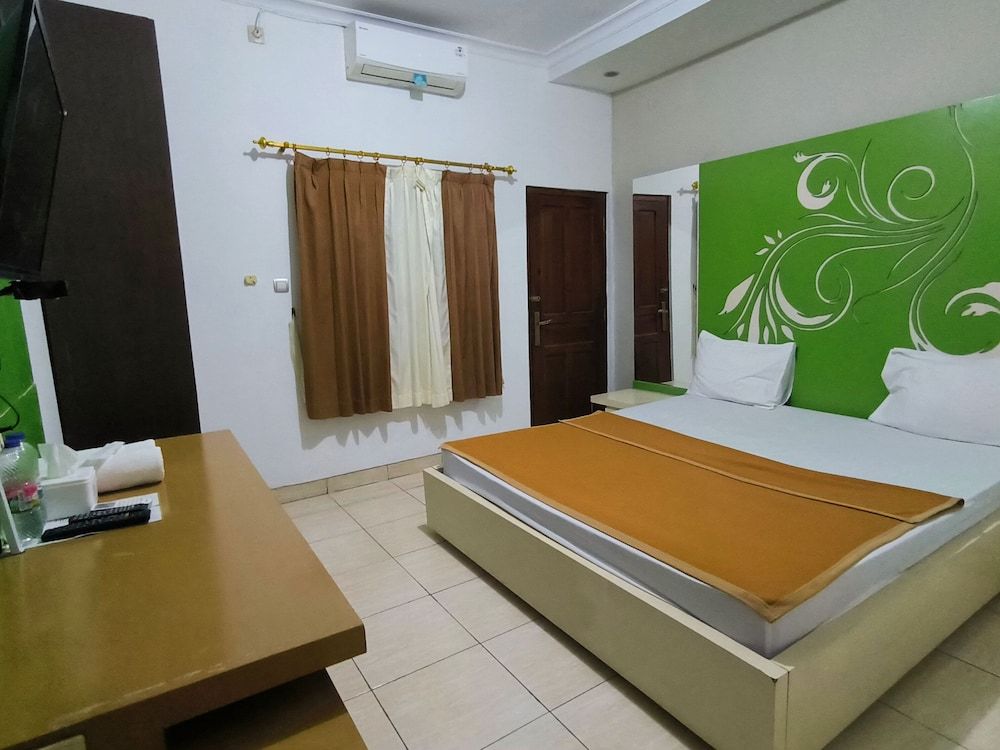 Bandengan Beach Hotel Jepara 2 Deluxe Double Room 3
