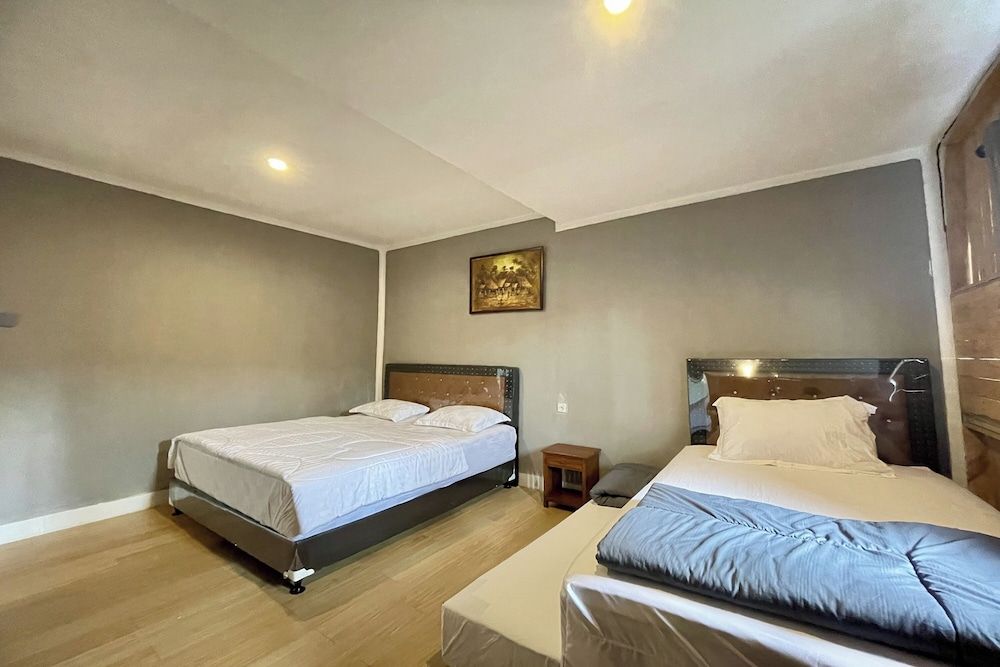 Elka-Es Villa Pine Cabin for 4 Persons 2