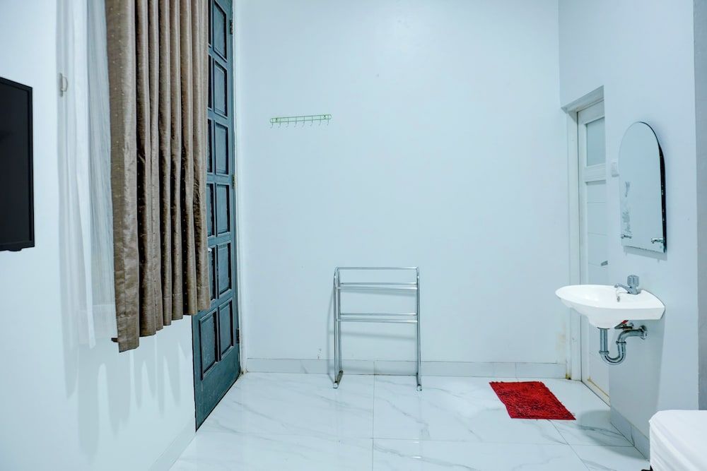 Hotel O Stasiun Cirebon Kejaksan Near Alun Alun Cirebon Formerly Family Homestay Standard Double Room 4