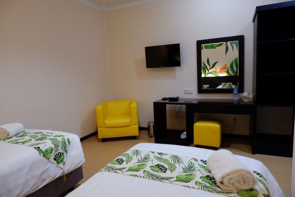 Tropical Point Hotel Syariah Deluxe Twin Room 2
