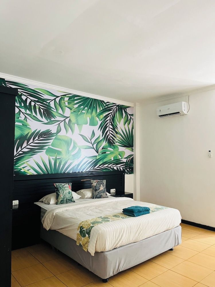 Tropical Point Hotel Syariah Deluxe Room 2