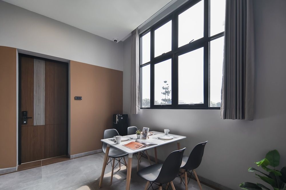 Cove Equatoria Deluxe Room 6