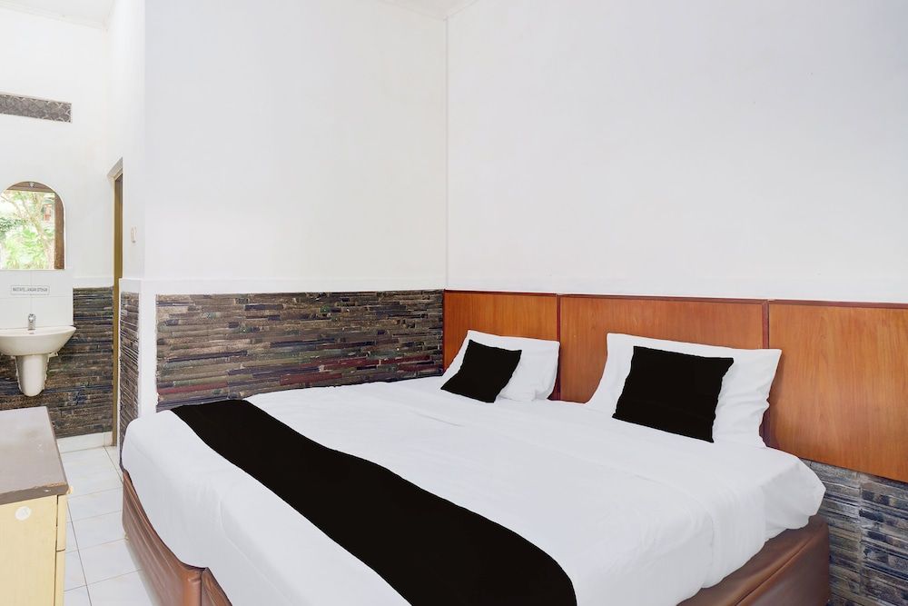 Hotel O Bogor near Taman Safari formerly Hotel Rudian 1 Deluxe Double Room 2