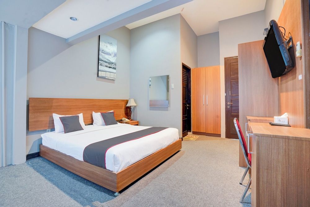 Collection O Padang near Mesjid Raya Syekh Ahmad Al-Minangkabawi formerly Hotel Surya Palace Standard Suite, 1 Double Bed 2