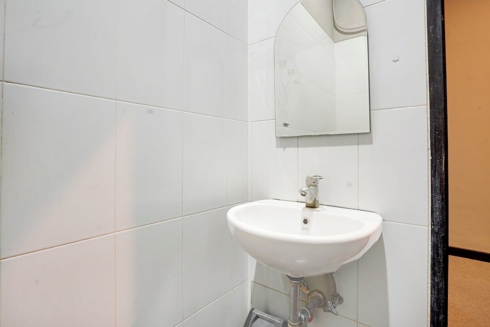 Collection O Padang near Mesjid Raya Syekh Ahmad Al-Minangkabawi formerly Hotel Surya Palace Standard Suite, 1 Double Bed 7