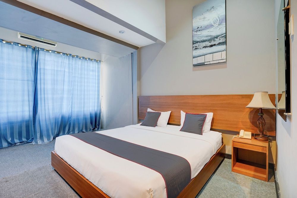 Collection O Padang near Mesjid Raya Syekh Ahmad Al-Minangkabawi formerly Hotel Surya Palace