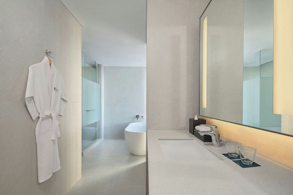 Suite, 1 King Bed (Savvy Suite)