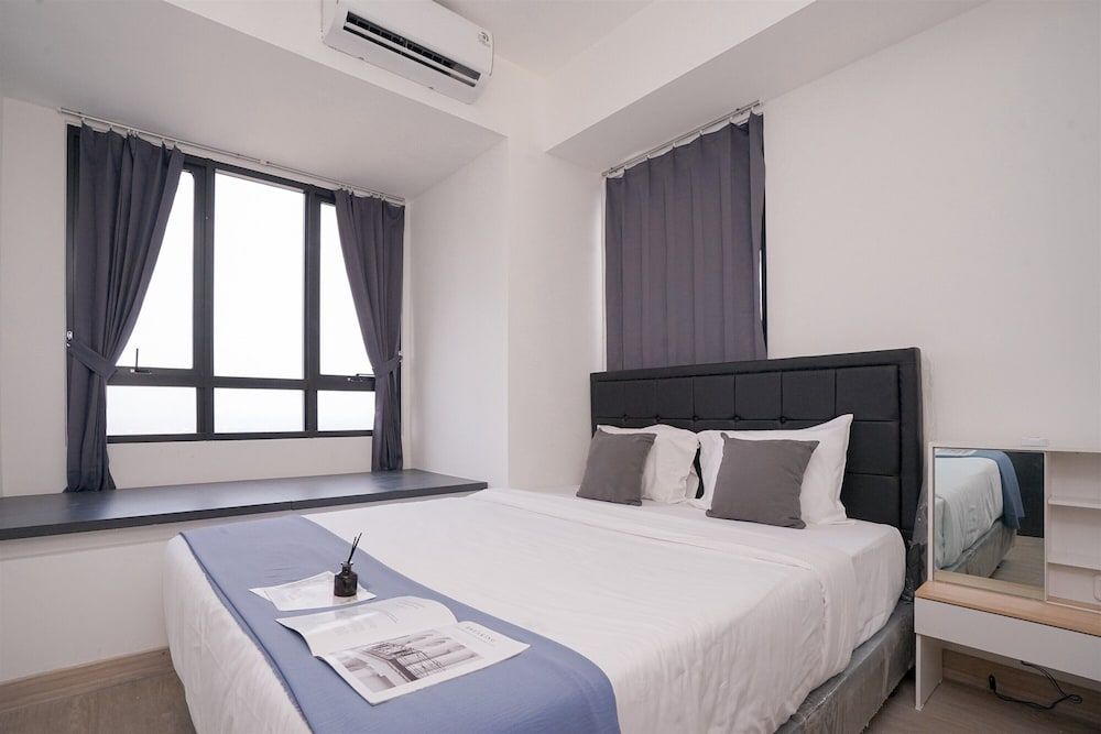 Good and Cozy 2BR at Collins Boulevard Apartment