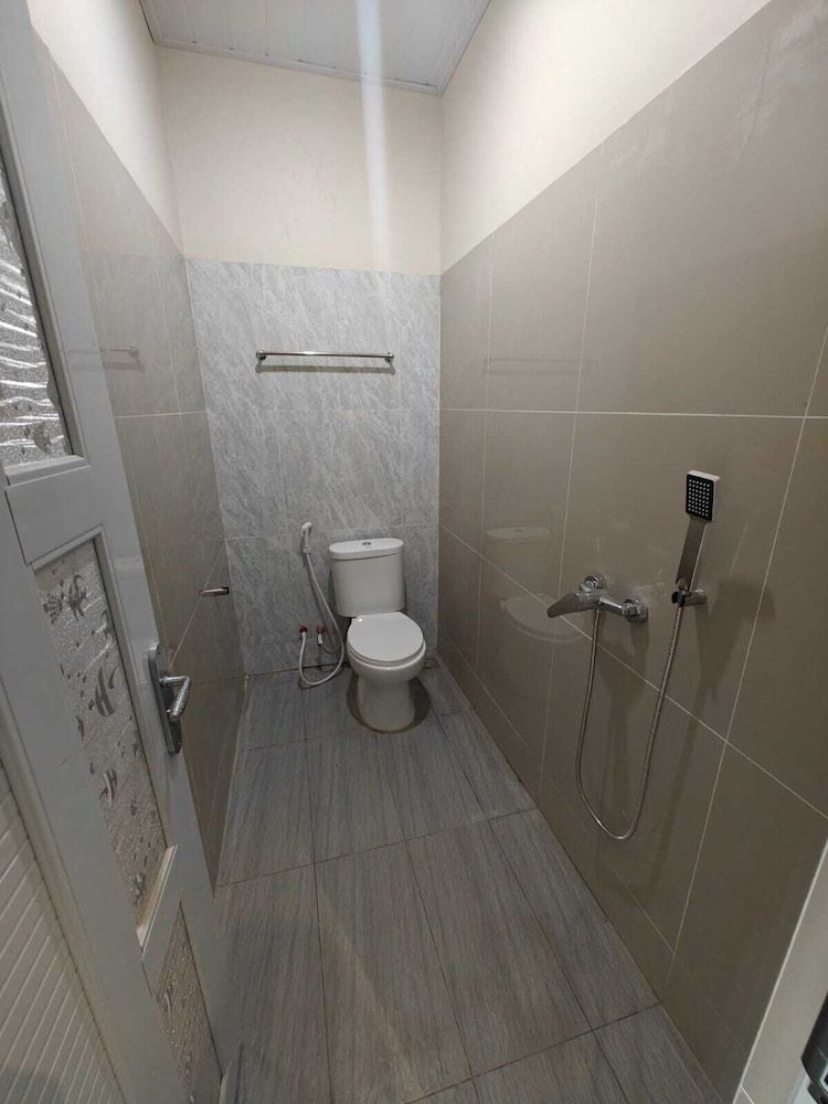 SJ Inn Sukajadi Deluxe Double Room 2