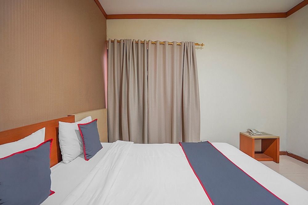 Collection O 90724 Hotel Sinar Sidoarjo Standard Double Room 2