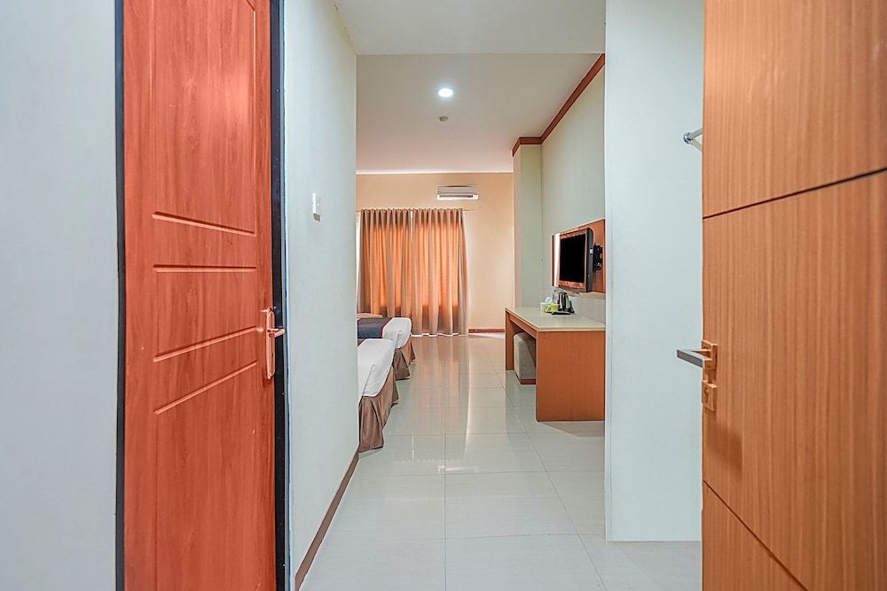 Collection O 90724 Hotel Sinar Sidoarjo Standard Twin Room 5