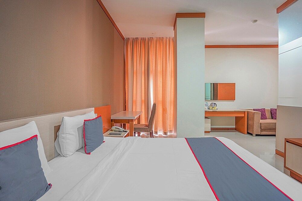 Collection O 90724 Hotel Sinar Sidoarjo Standard Suite, 2 Twin Beds 3