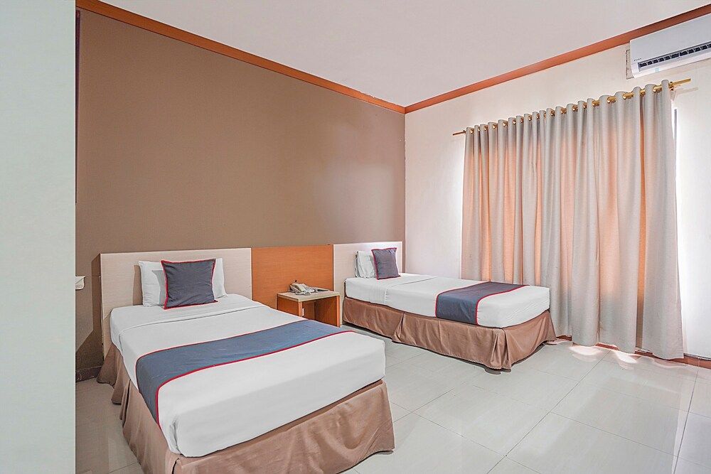 Collection O 90724 Hotel Sinar Sidoarjo Standard Twin Room 4