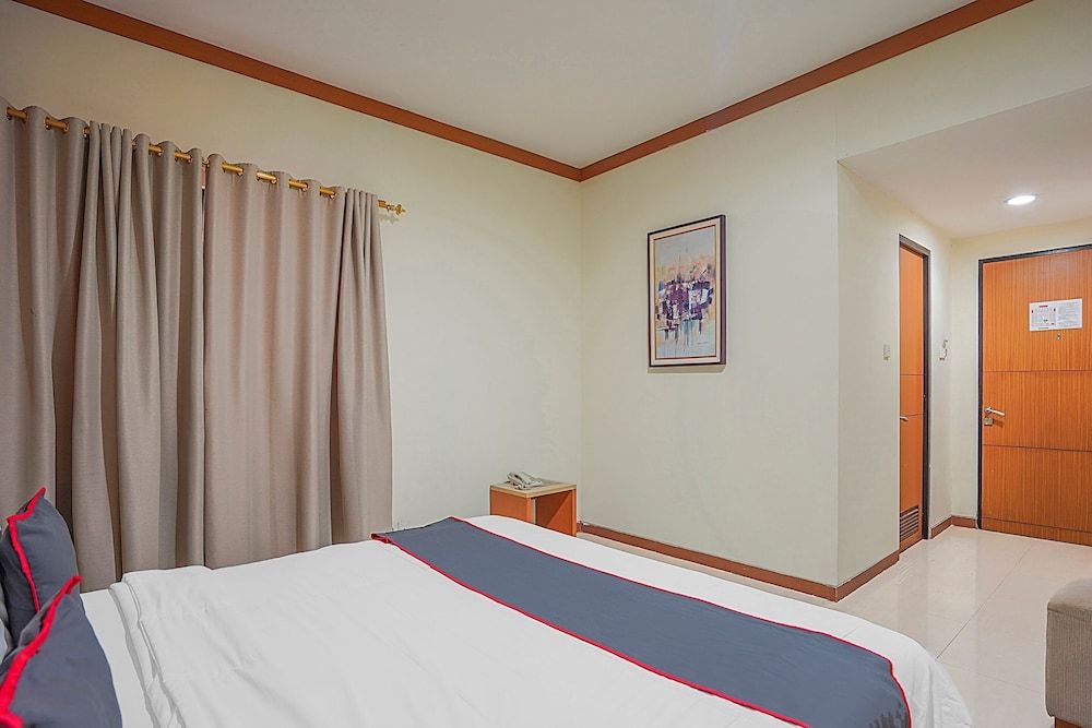 Collection O 90724 Hotel Sinar Sidoarjo Standard Double Room 3