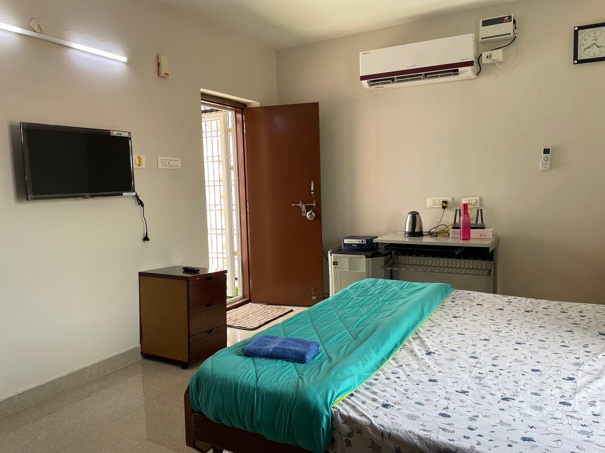 SSN HomeStays (PVS Residency) PVS Residency - 2BHK - F6 2