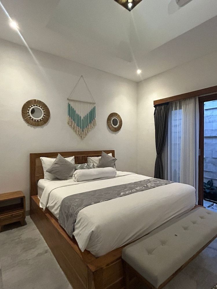 Superior Room, Pool View