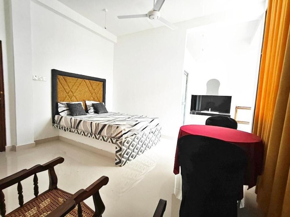 New Nimesha Hotel Comfort Double Room, Balcony, River View 10