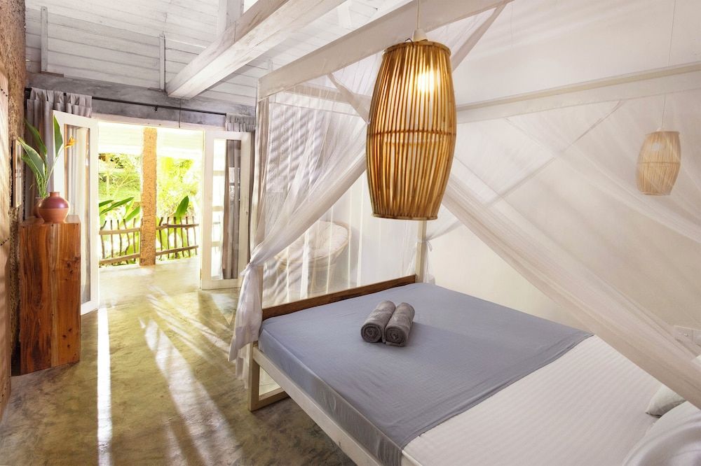 Deluxe Double Room, 1 Queen Bed, Garden View, Beachside