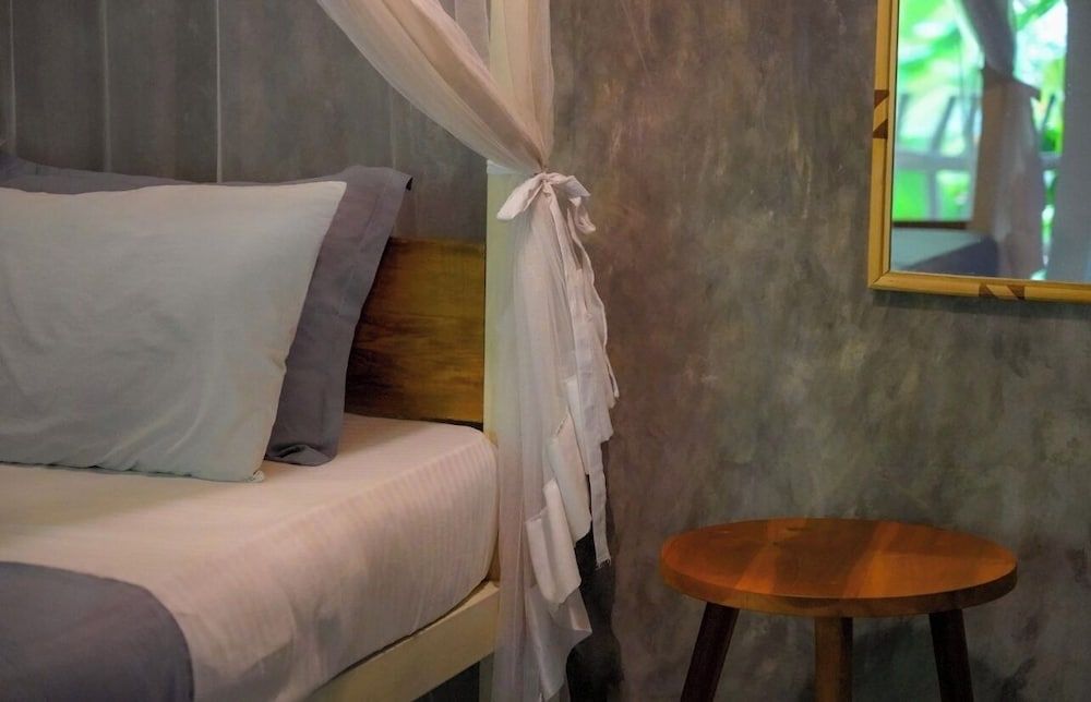 Deluxe Double Room, 1 Queen Bed, Garden View, Beachside