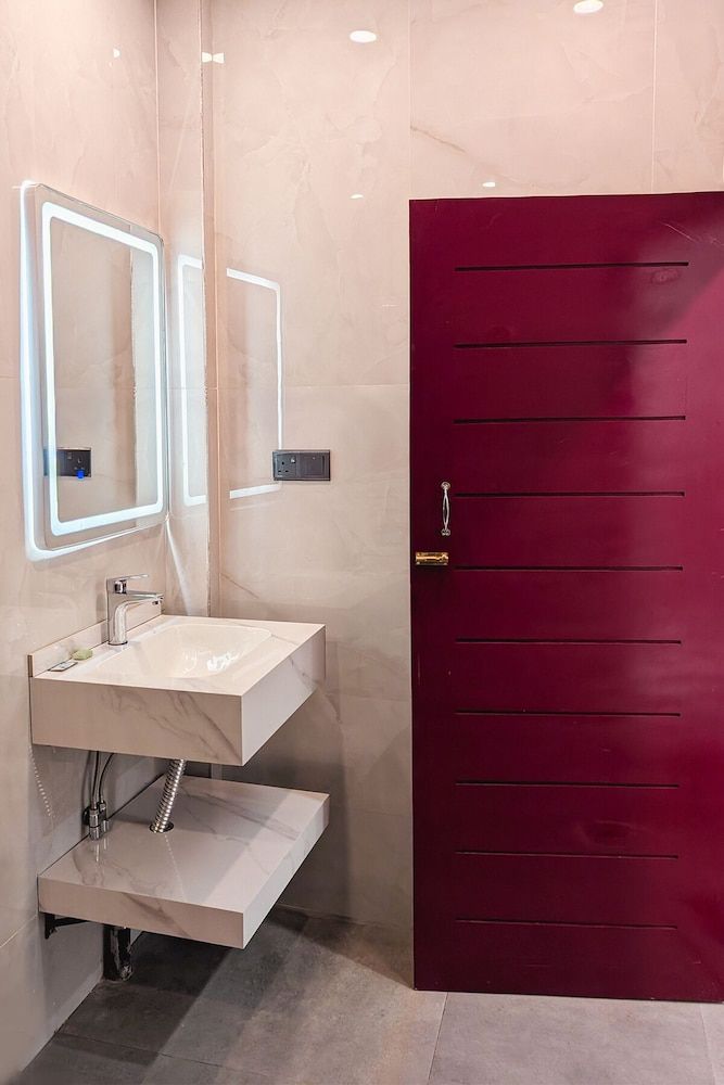 Kings Grand Hotel Superior Room 8