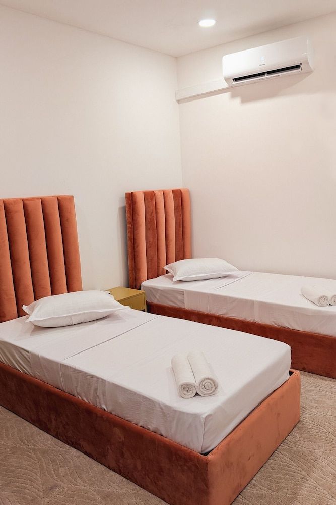 Kings Grand Hotel Deluxe Twin Room