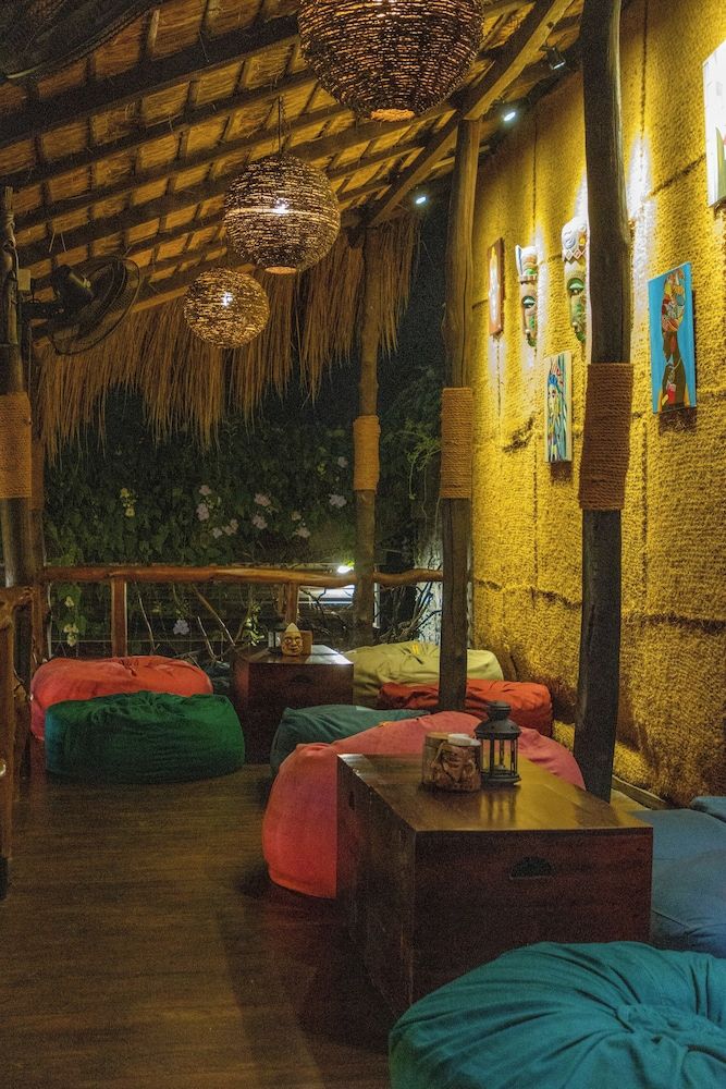 Unwind Restaurant & Hostel
