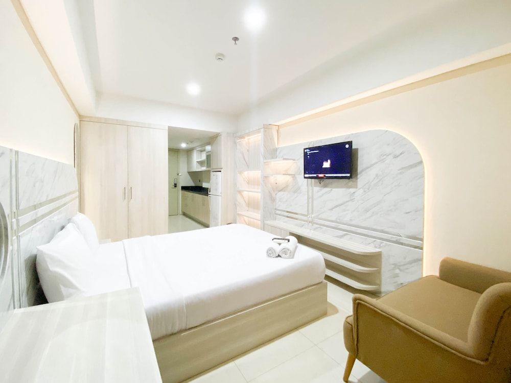 Nice And Elegant Studio Apartment At Warhol (W/R) Residence