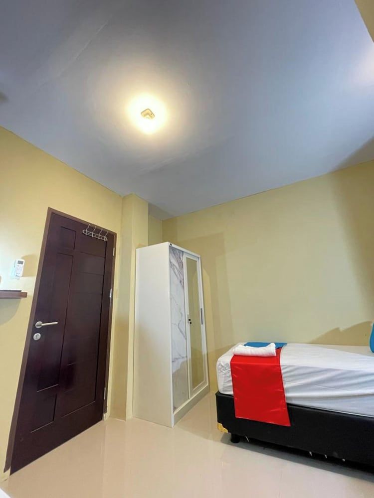 Maluku Residence Syariah Twin Bed Room 9
