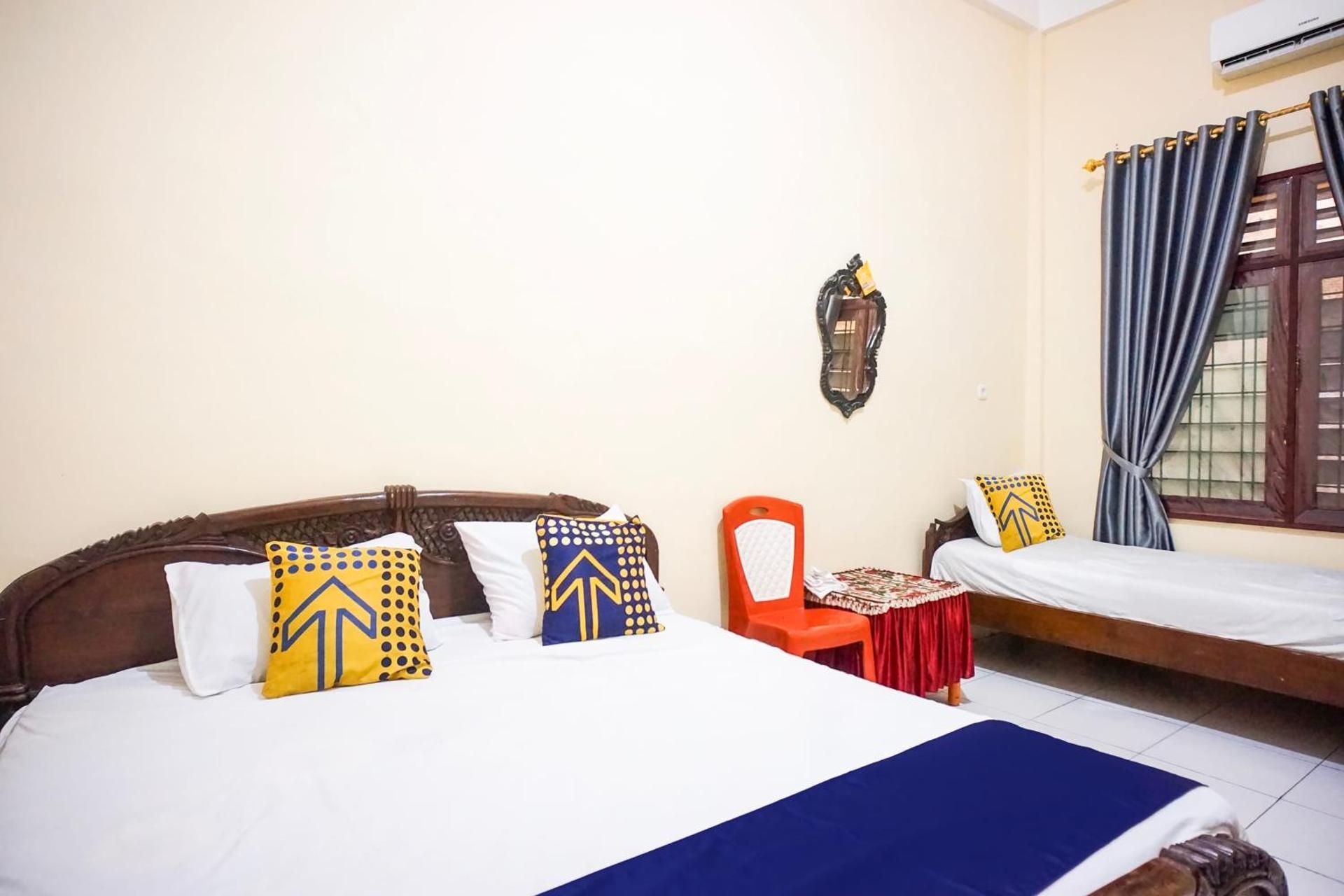 Economy Triple Room