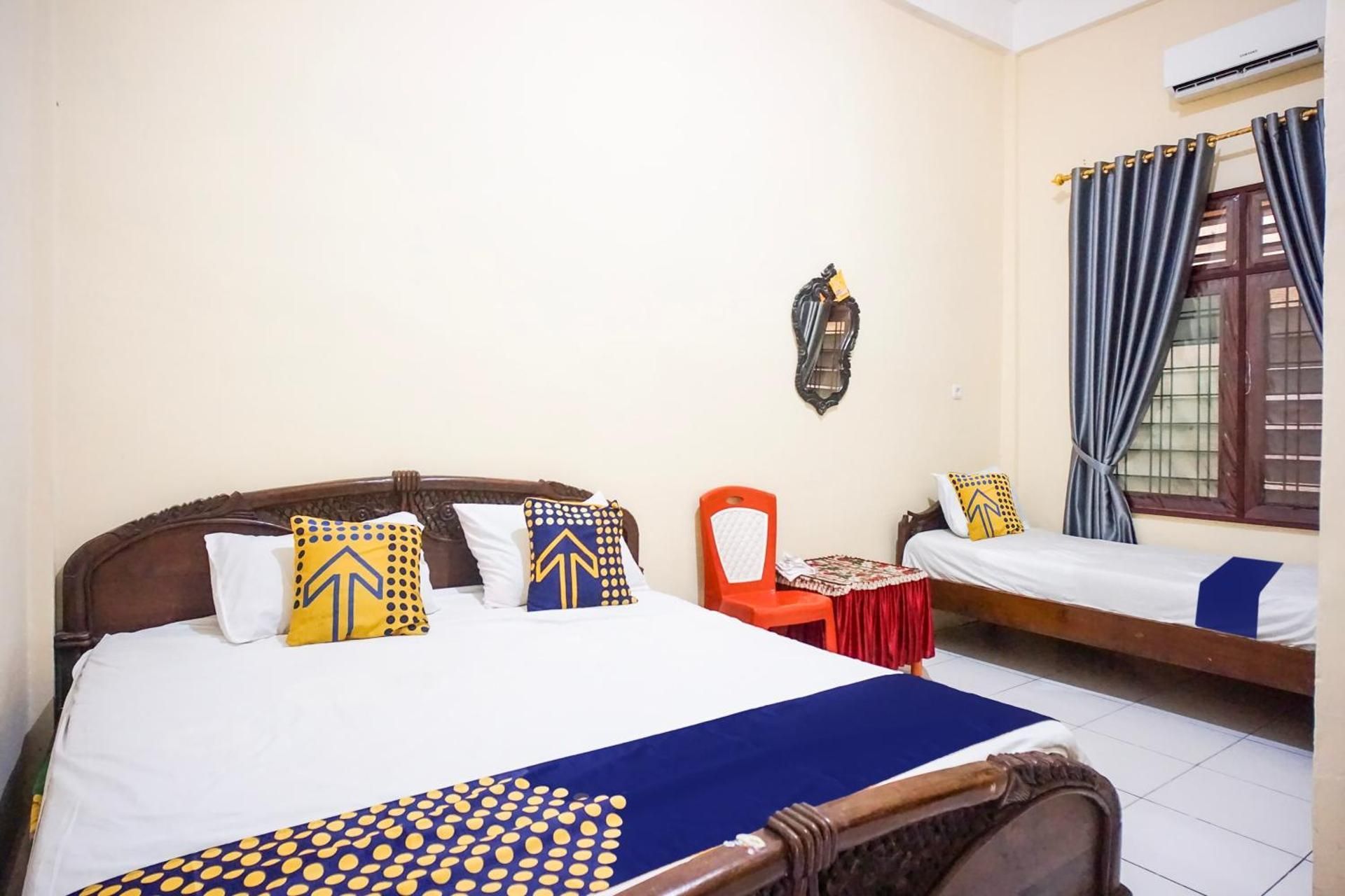 Economy Triple Room