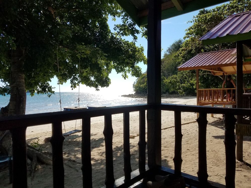 Standard Chalet, 1 Queen Bed, Balcony, Beachfront