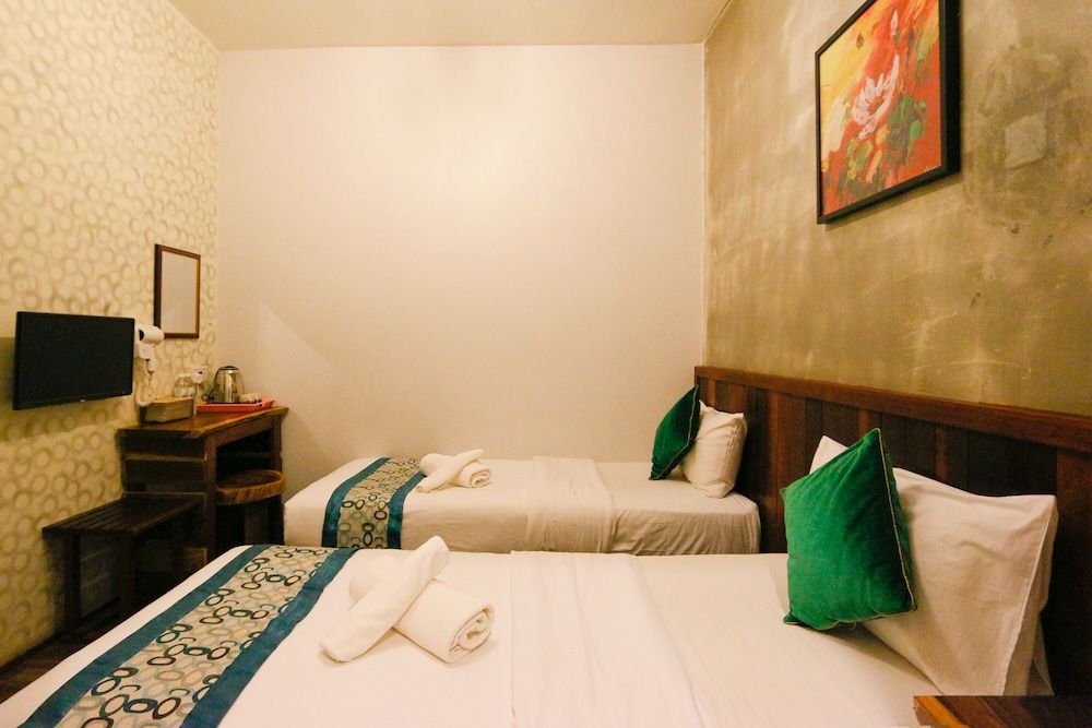 Anggun Hotel Superior Twin Room 5