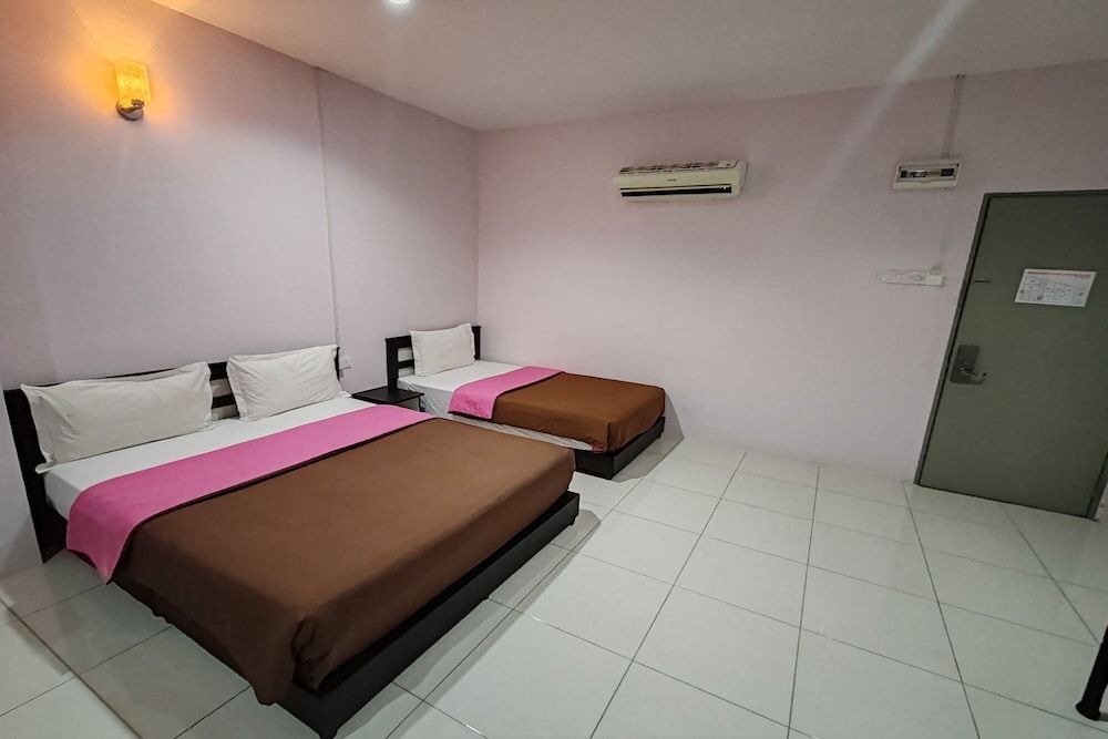 Hotel Kuang Hua Sitiawan Near To (UniKL-MIMET) Deluxe Triple Room 3