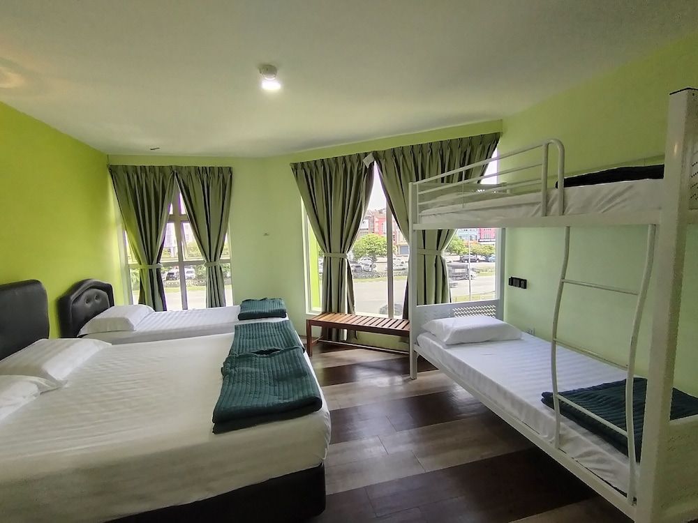 Hotel O Seremban Near SnowLim Wonderland Formerly M&N Hotel Family Bunk Suite - With Window