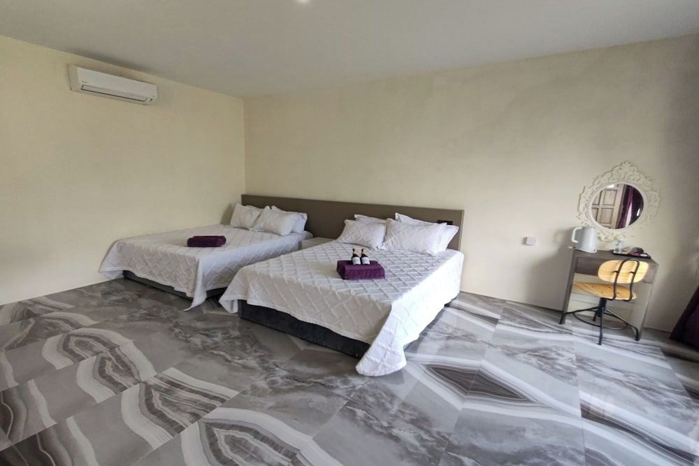 Grand Aeden Villa Family Room 3