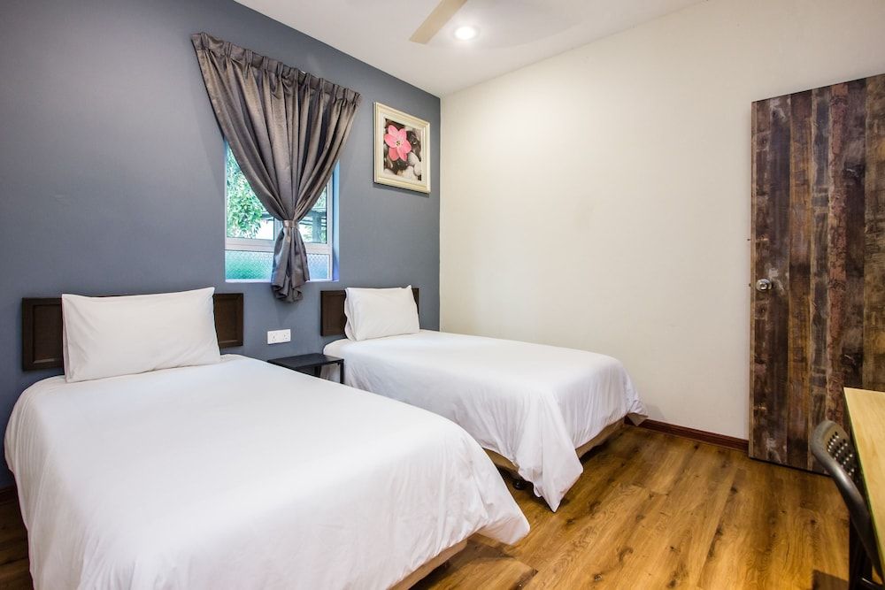 Surprised Homestay by uBook Superior Twin Room, Garden View 5