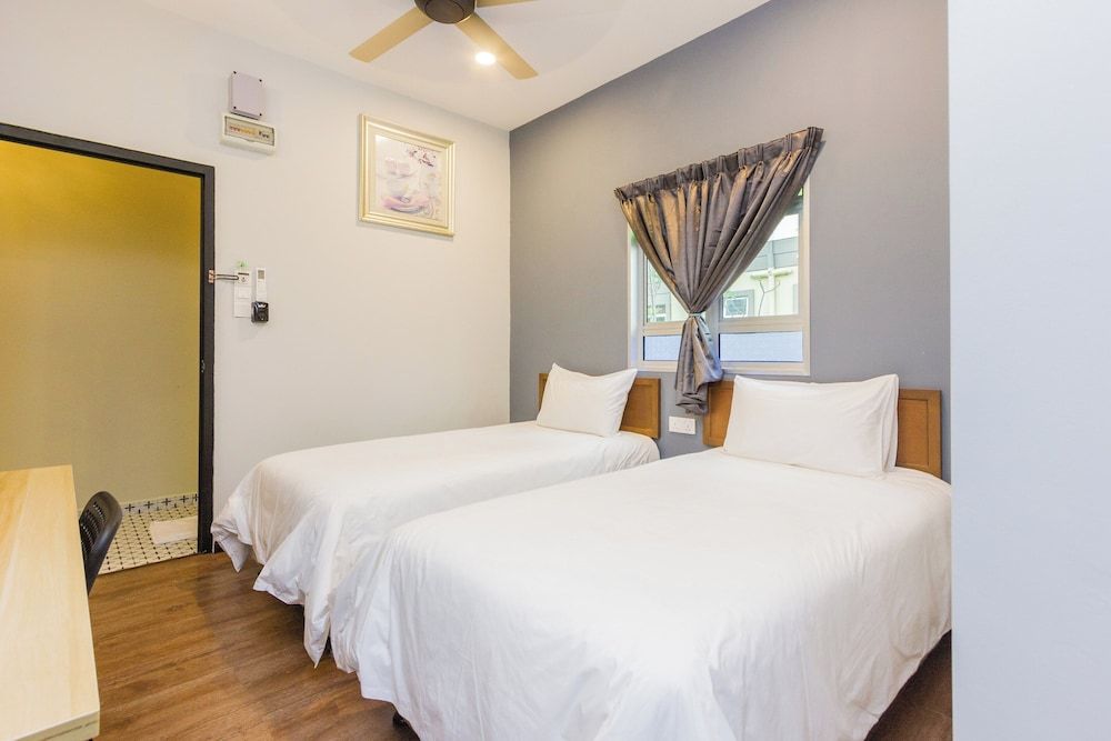 Heaven 5BR Garden Inn by uBook Deluxe House, 5 Bedrooms, Garden View 5