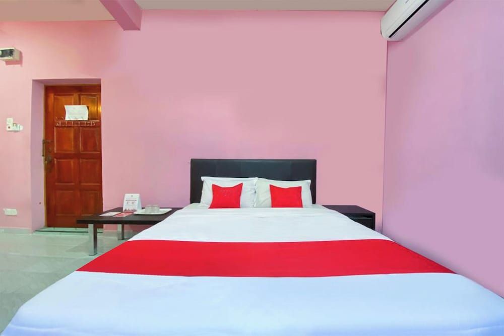 Coop Hotel Kangar Premium Triple Room 2