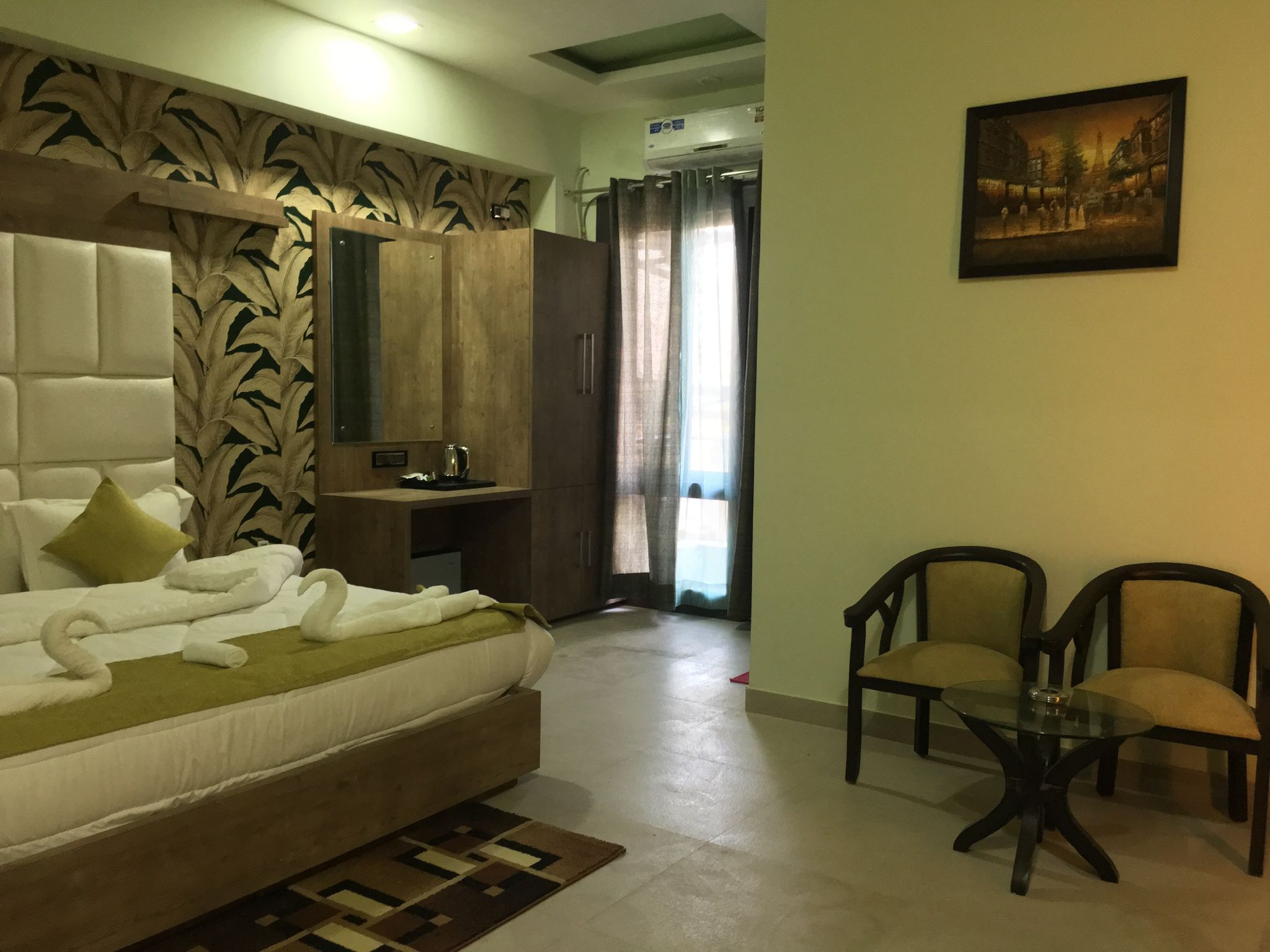 Ratan Royal inn Deluxe Room 3