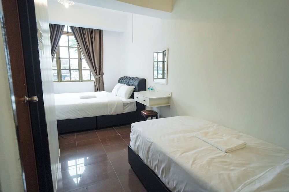 B Link Hotel Family Triple Room 5