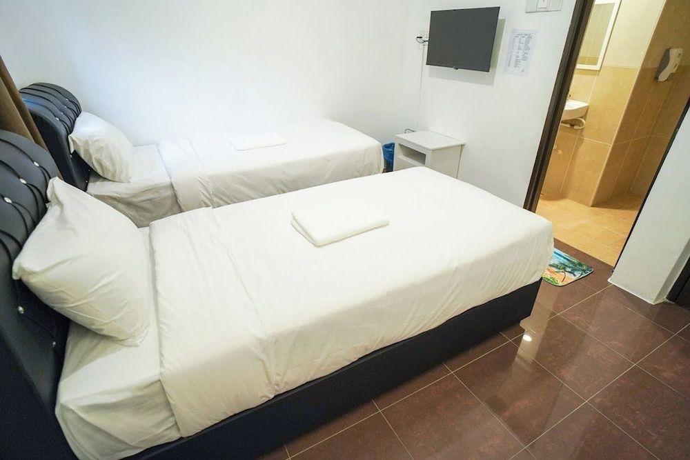 B Link Hotel Basic Twin Room